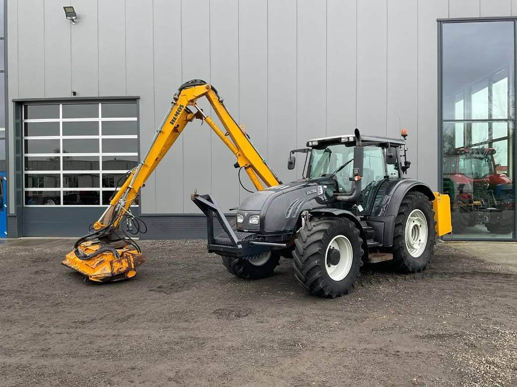 Valtra T182 Direct met maaiarm