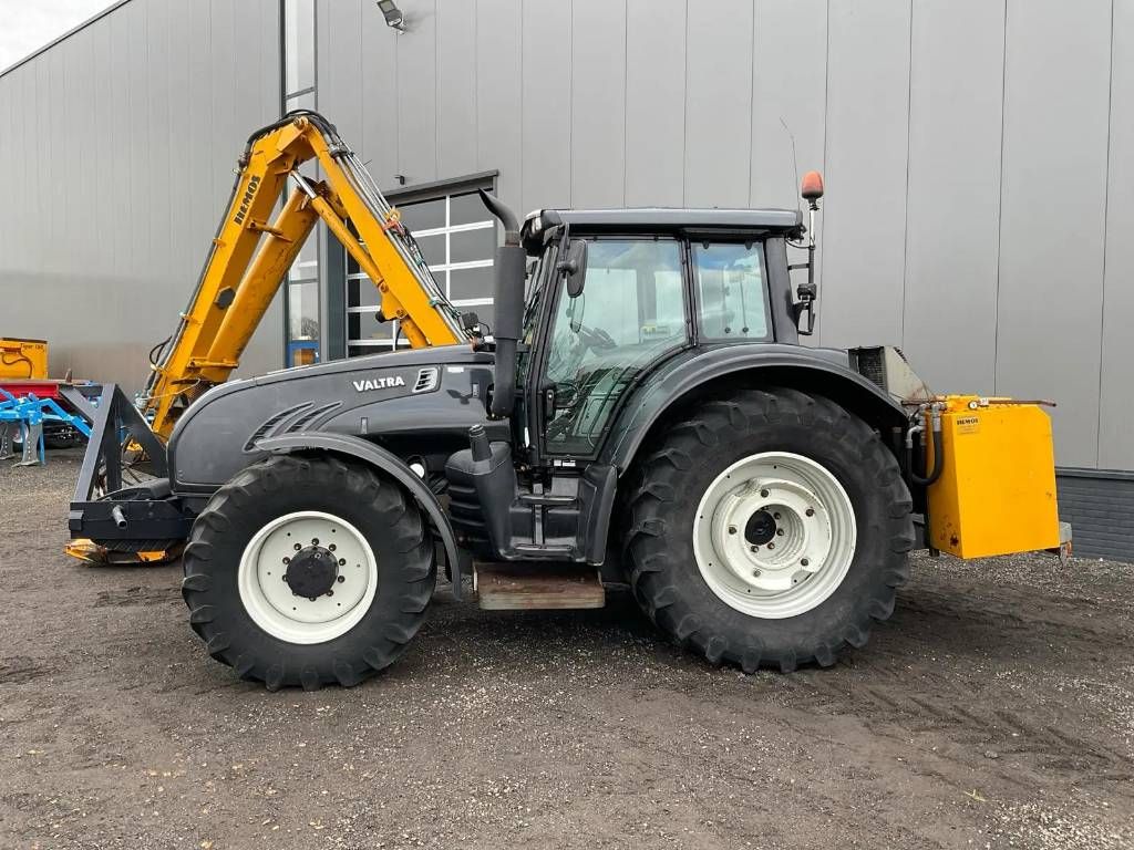Valtra T182 Direct met maaiarm