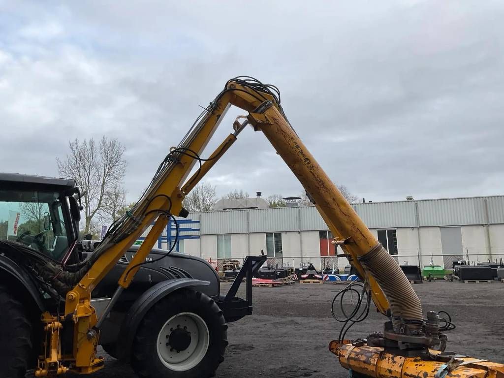 Valtra T182 Direct met maaiarm