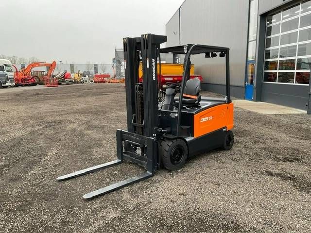 Doosan B35X-7 plus NIEUW, Overjarig!