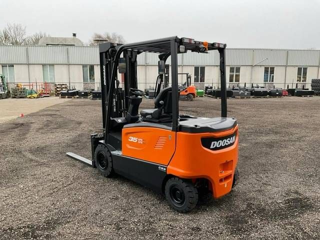 Doosan B35X-7 plus NIEUW, Overjarig!