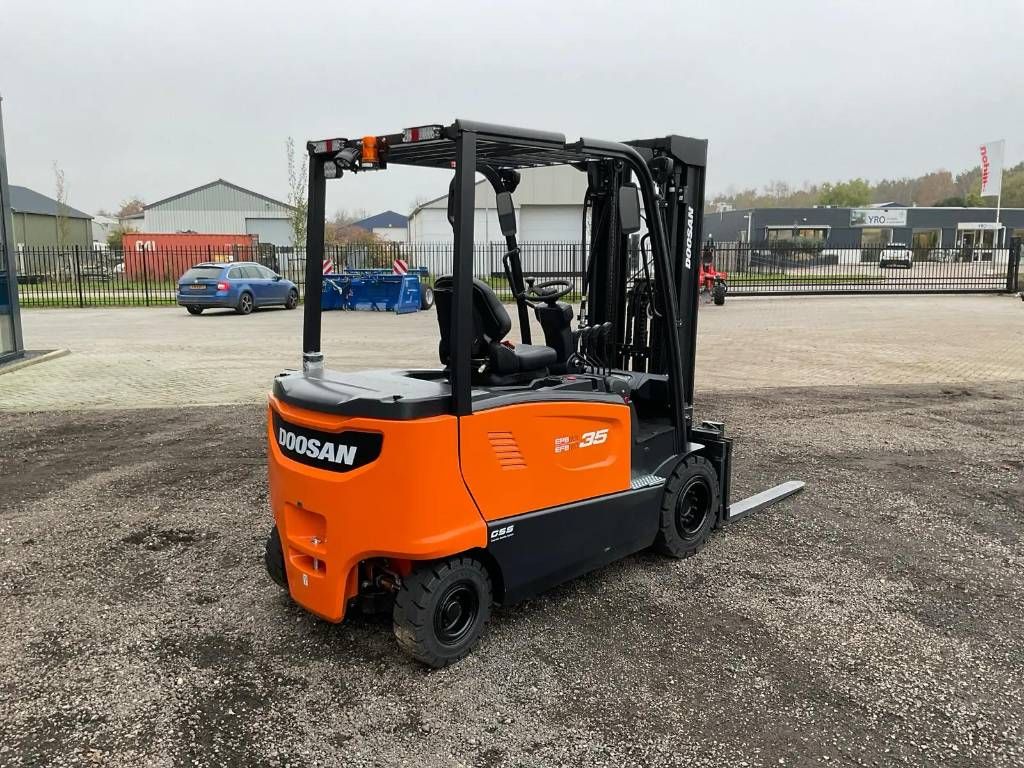 Doosan B35X-7 plus NIEUW, Overjarig!