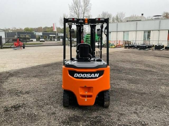 Doosan B35X-7 plus NIEUW, Overjarig!
