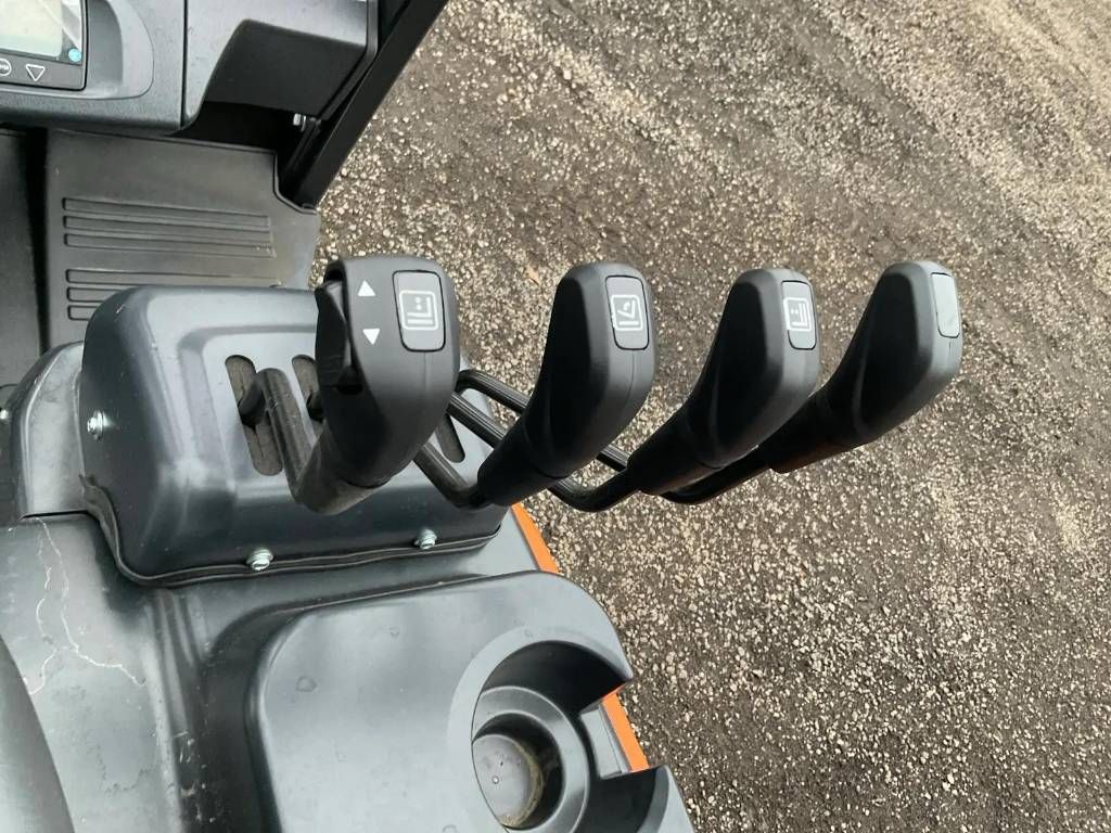 Doosan B35X-7 plus NIEUW, Overjarig!