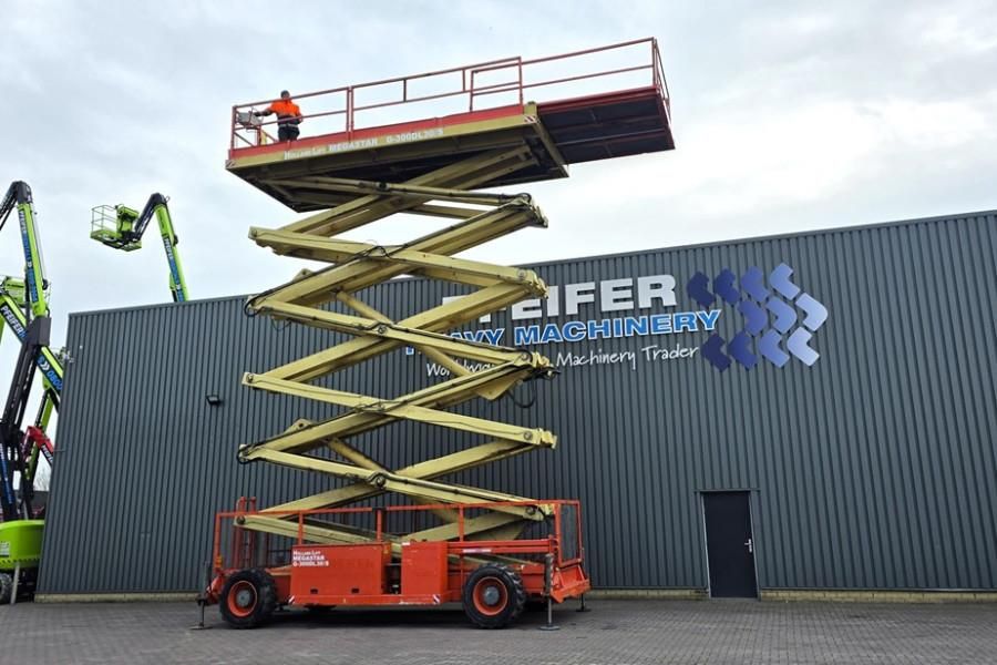 Holland Lift G-300DL30/S Diesel, 4x4x4 Drive, 33.5m Working Hei