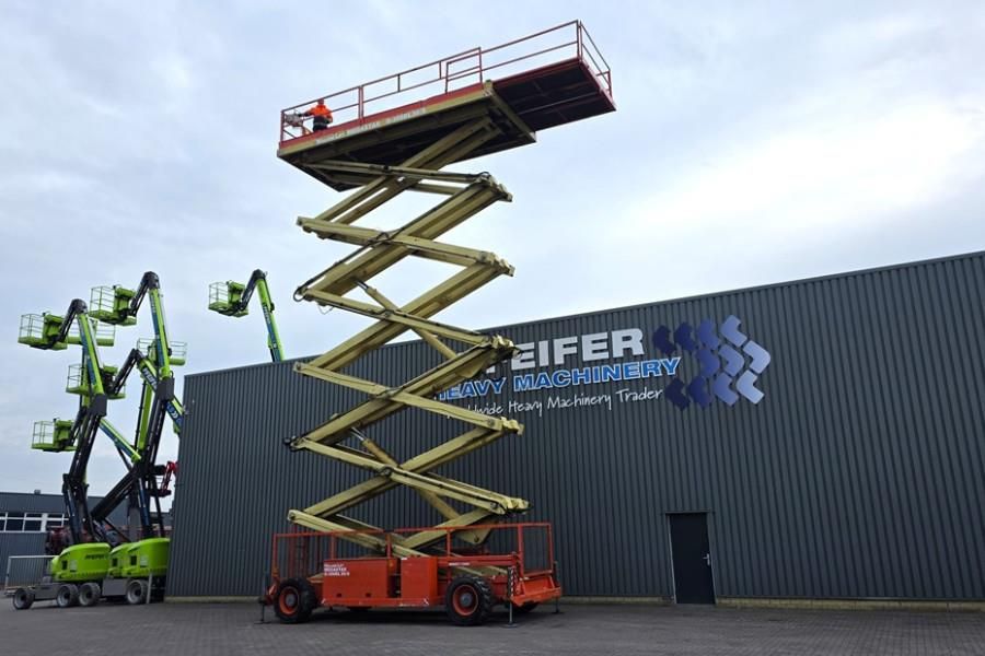 Holland Lift G-300DL30/S Diesel, 4x4x4 Drive, 33.5m Working Hei