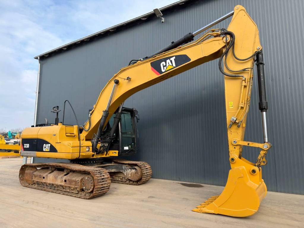 CAT 323D L