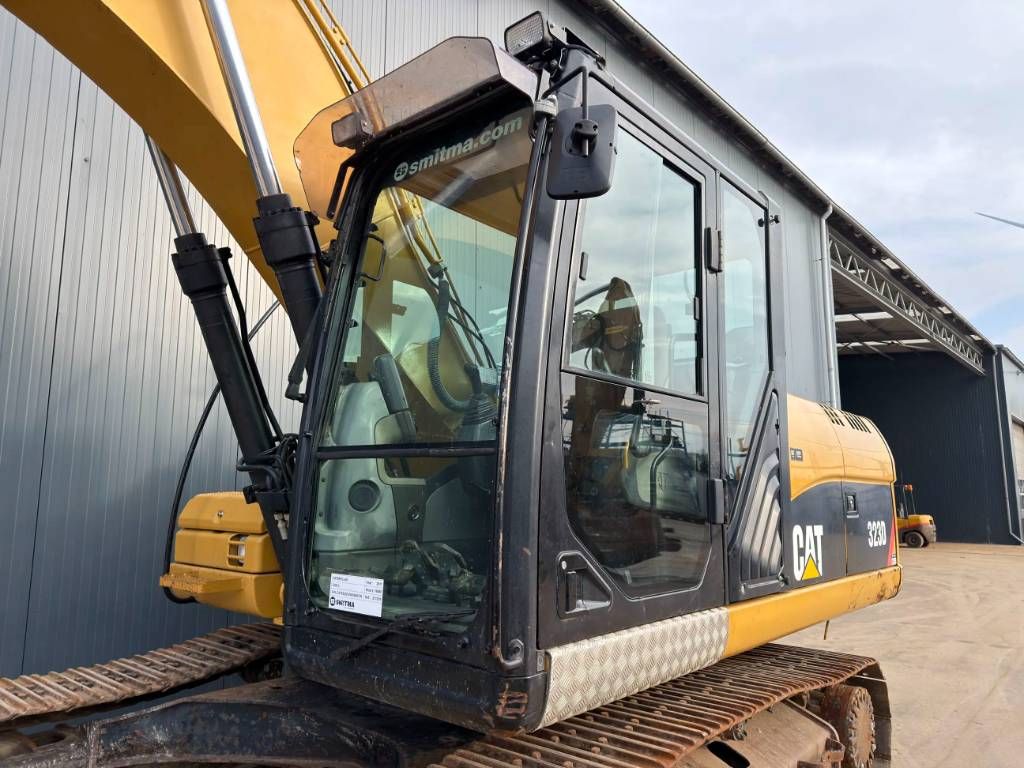 CAT 323D L