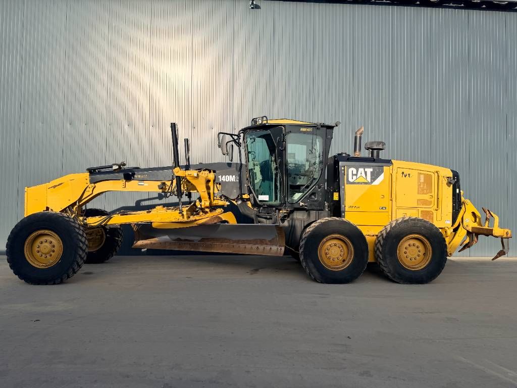 CAT 140M2