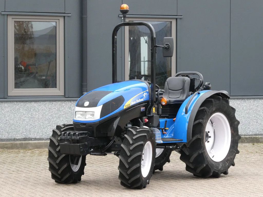 New Holland T3030 4wd / 01262 Draaiuren / Frontgewichtenset