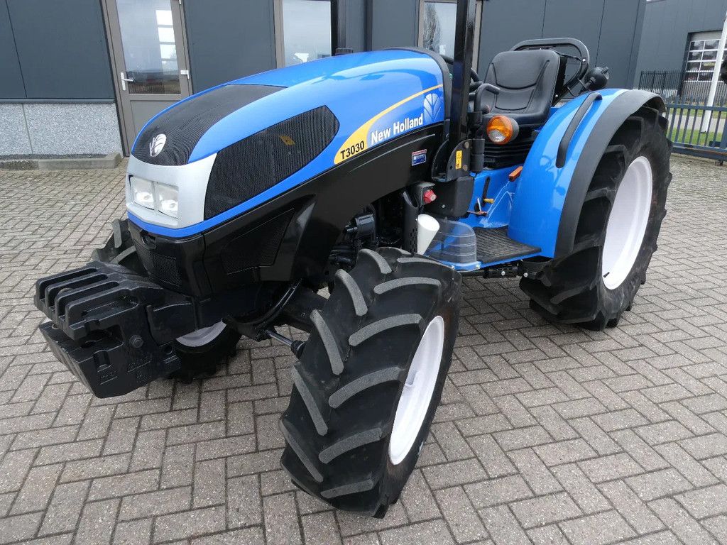 New Holland T3030 4wd / 01262 Draaiuren / Frontgewichtenset