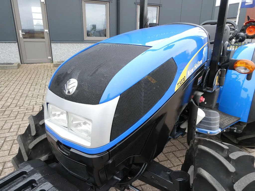 New Holland T3030 4wd / 01262 Draaiuren / Frontgewichtenset
