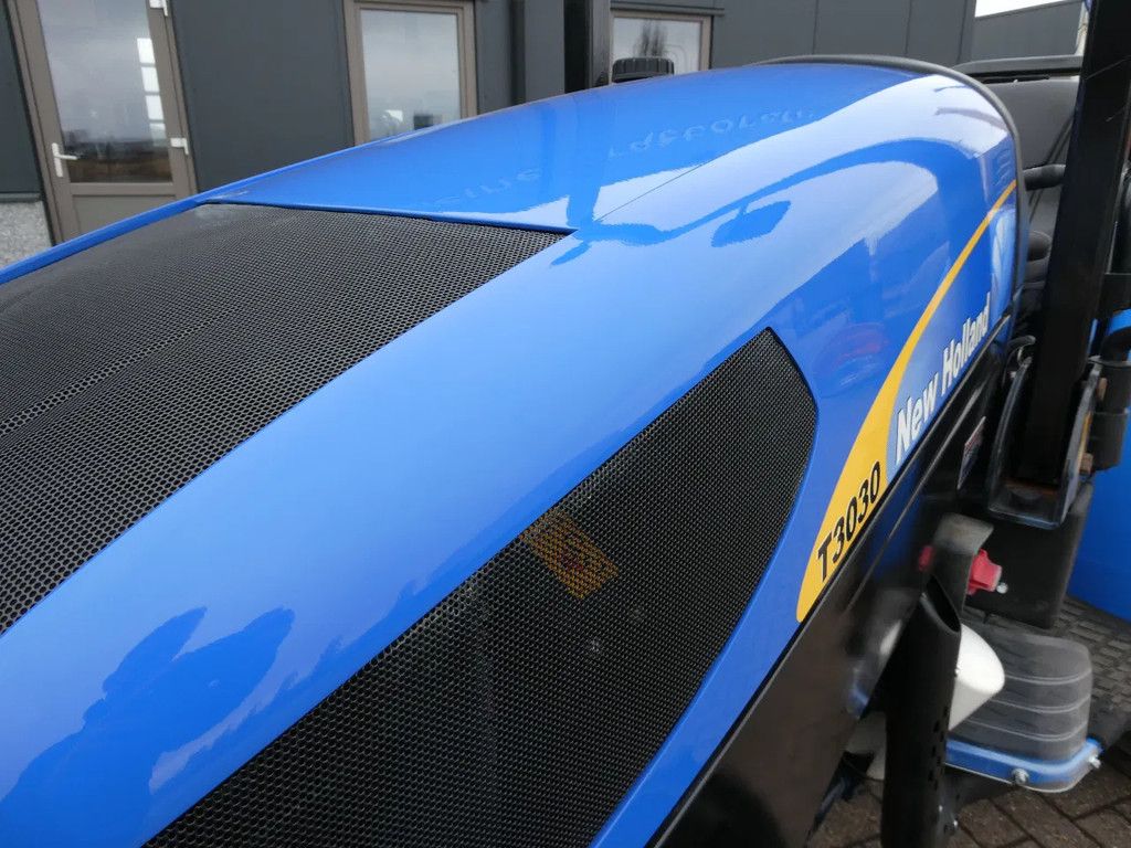 New Holland T3030 4wd / 01262 Draaiuren / Frontgewichtenset