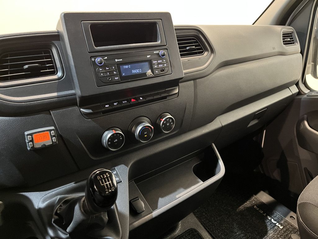 Renault Master 2.3 dCi 145 PK L4 DL RWD DC Dubbel Cabine Open Laadbak / Euro 6 / Trekhaak 3500 KG / Airco / Cruise Control / 27.300 KM !!