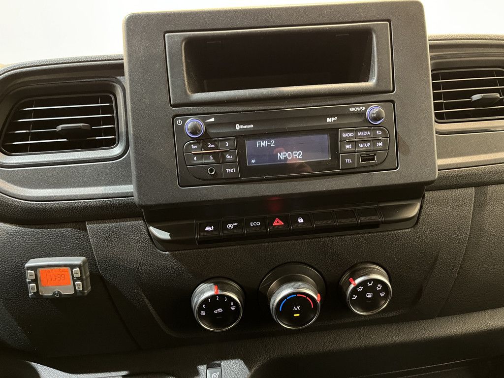 Renault Master 2.3 dCi 145 PK L4 DL RWD DC Dubbel Cabine Open Laadbak / Euro 6 / Trekhaak 3500 KG / Airco / Cruise Control / 27.300 KM !!