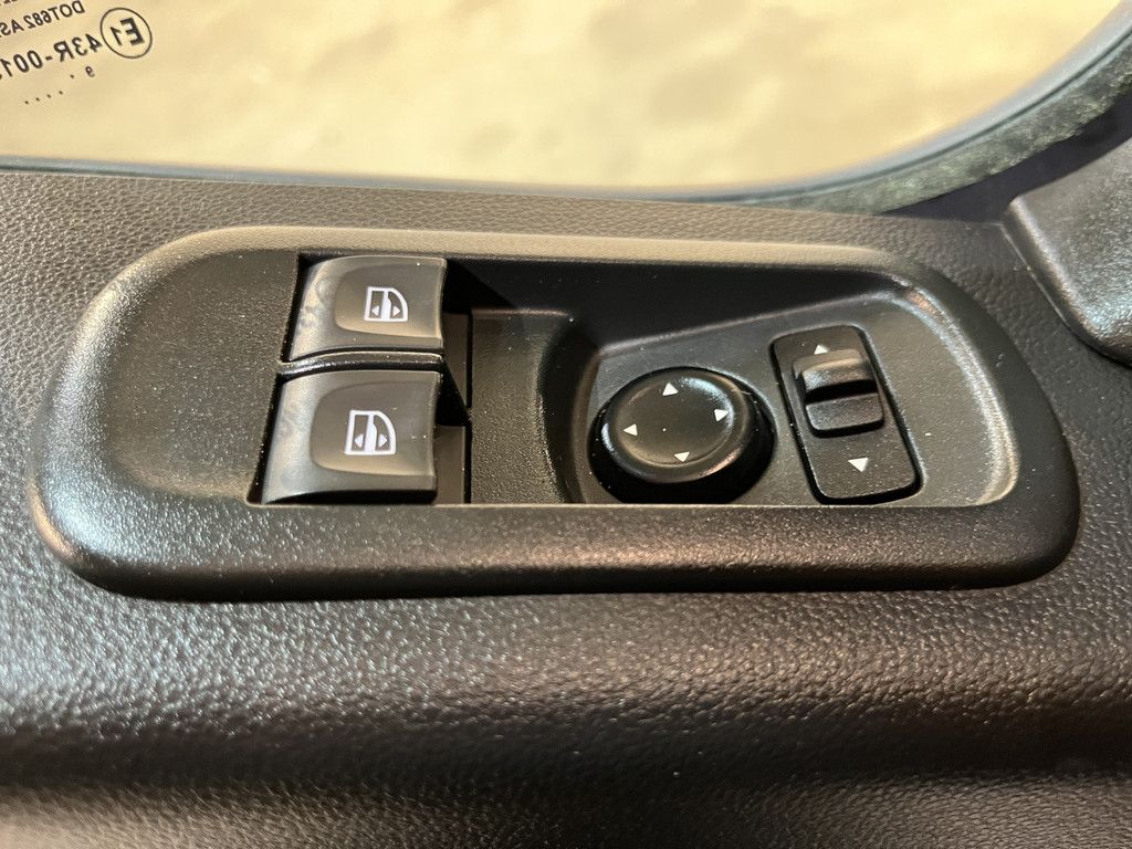 Renault Master 2.3 dCi 145 PK L4 DL RWD DC Dubbel Cabine Open Laadbak / Euro 6 / Trekhaak 3500 KG / Airco / Cruise Control / 27.300 KM !!