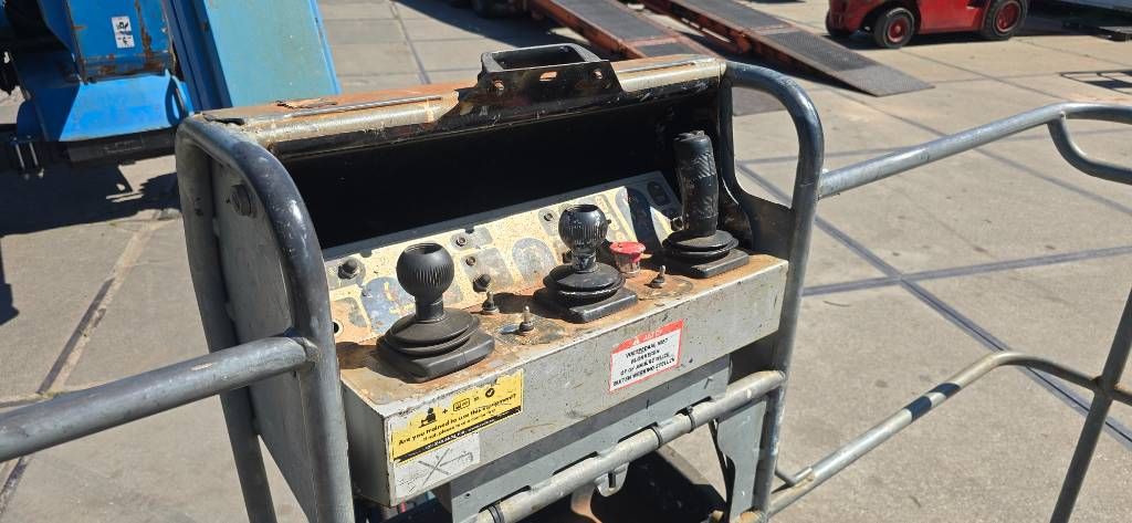 Manitou 200 ATJ knikarmhoogwerker Manitou 4x4 20m