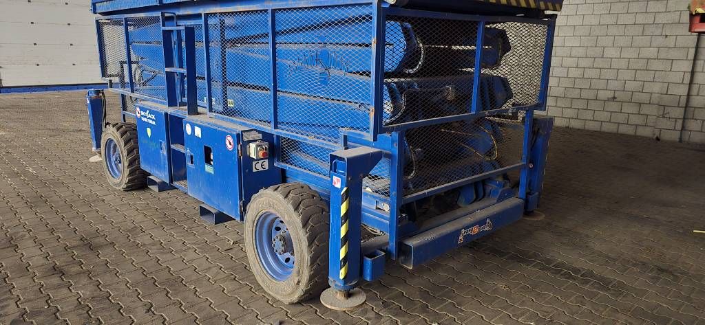 SkyJack SJ 9250 schaarhoogwerker 4x4 diesel Skyjack