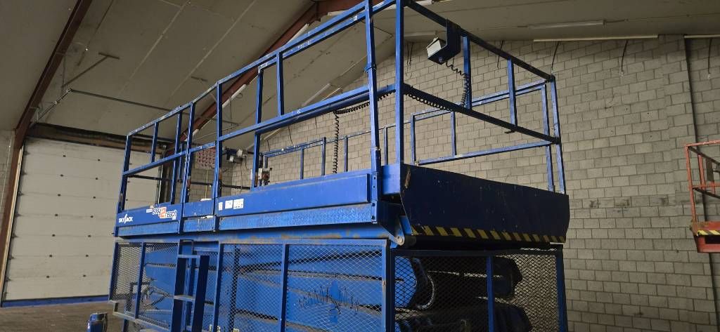 SkyJack SJ 9250 schaarhoogwerker 4x4 diesel Skyjack