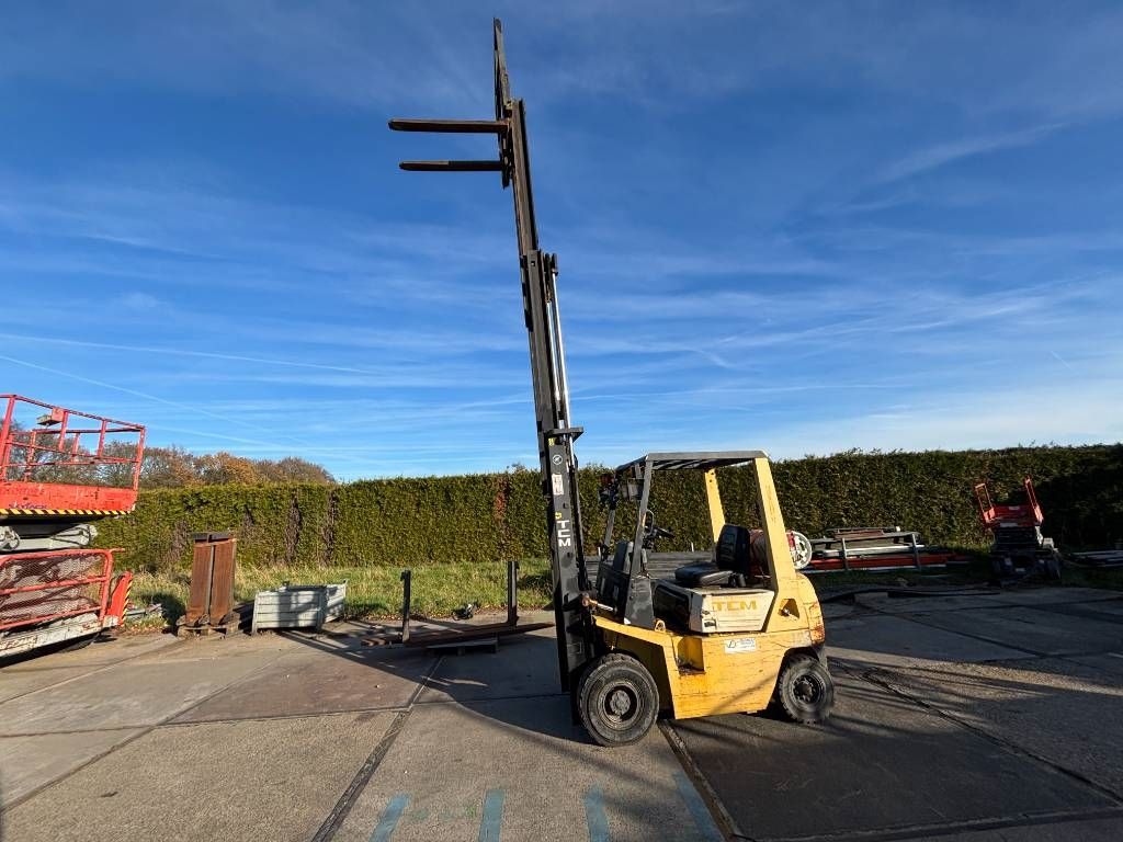 TCM FG15N17T 1.5 ton LPG heftruck triple mast