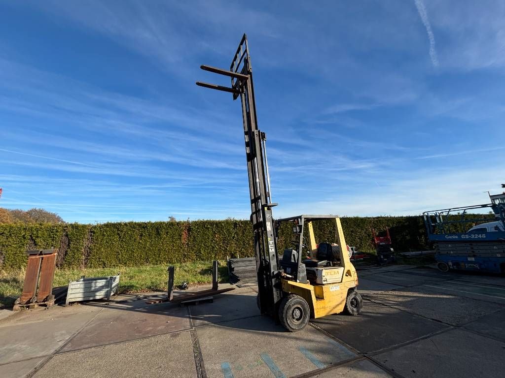 TCM FG15N17T 1.5 ton LPG heftruck triple mast