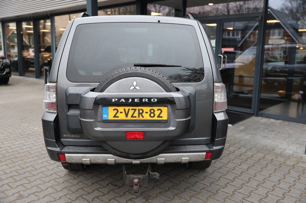 Mitsubishi Pajero 3.2 DID 5DRS A/T VAN