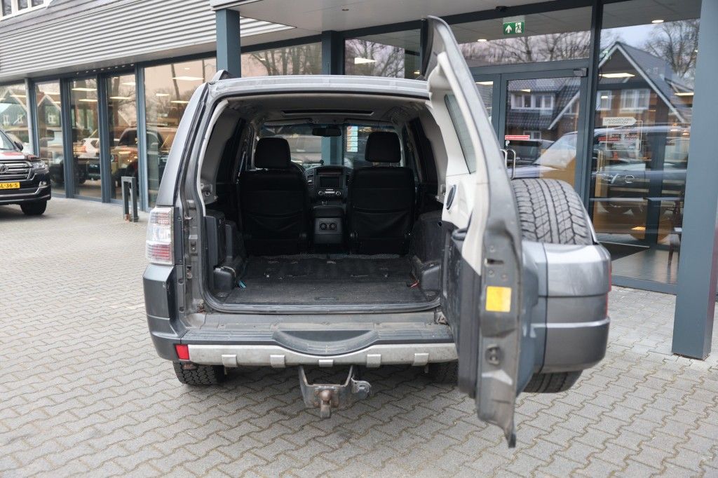 Mitsubishi Pajero 3.2 DID 5DRS A/T VAN