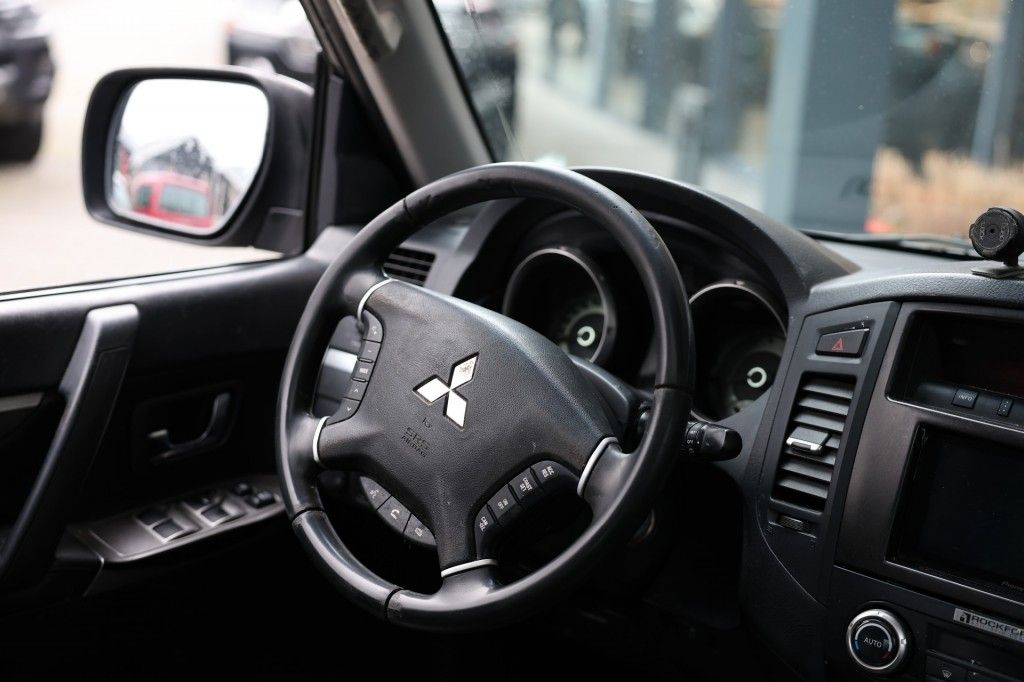 Mitsubishi Pajero 3.2 DID 5DRS A/T VAN