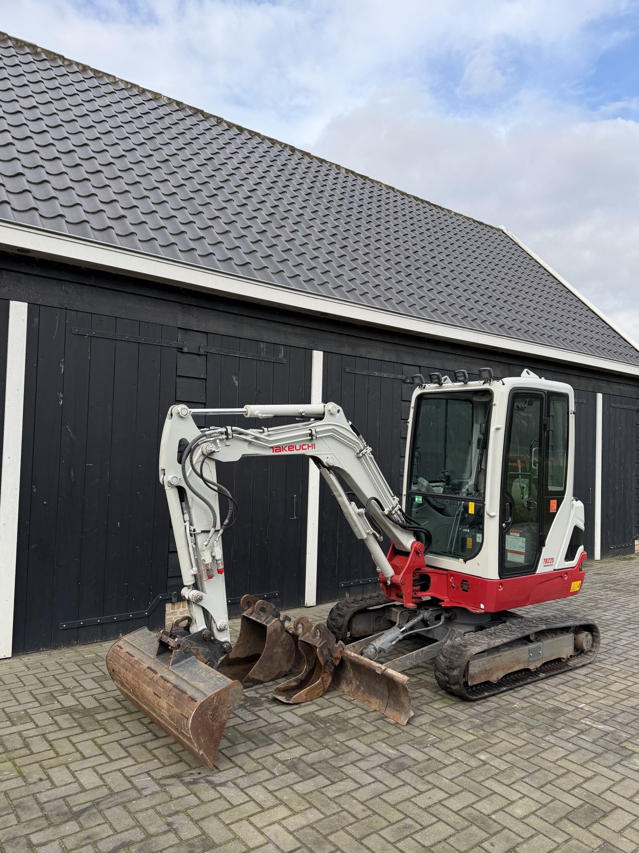 Takeuchi TB225 extra