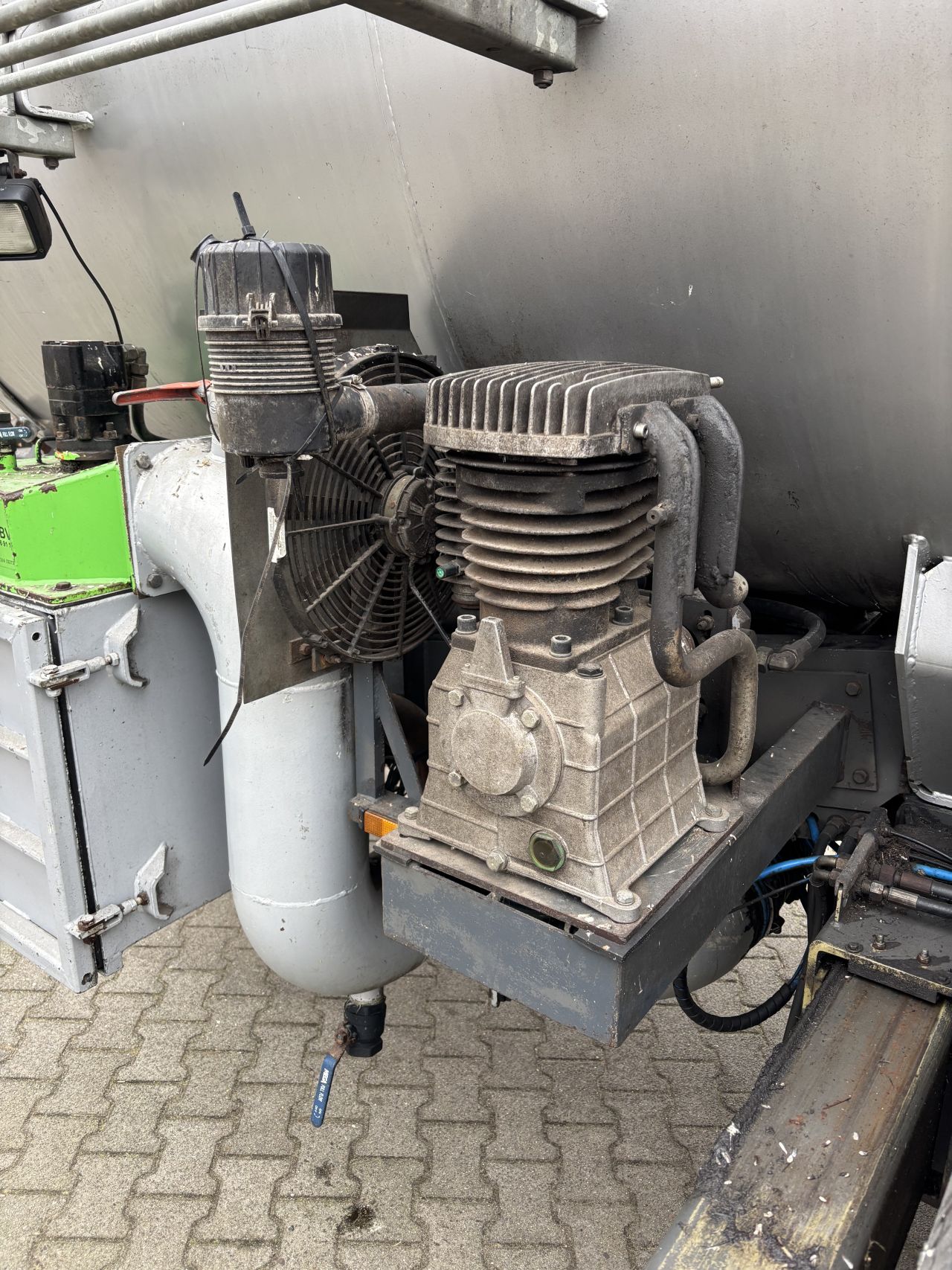 Kaweco double twin shift mesttank 16m3