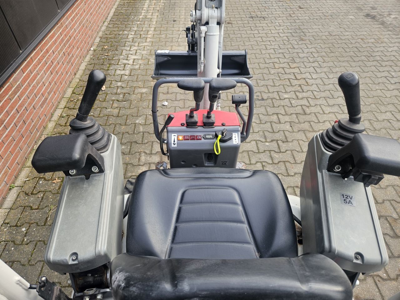 Takeuchi TB210R - 2023