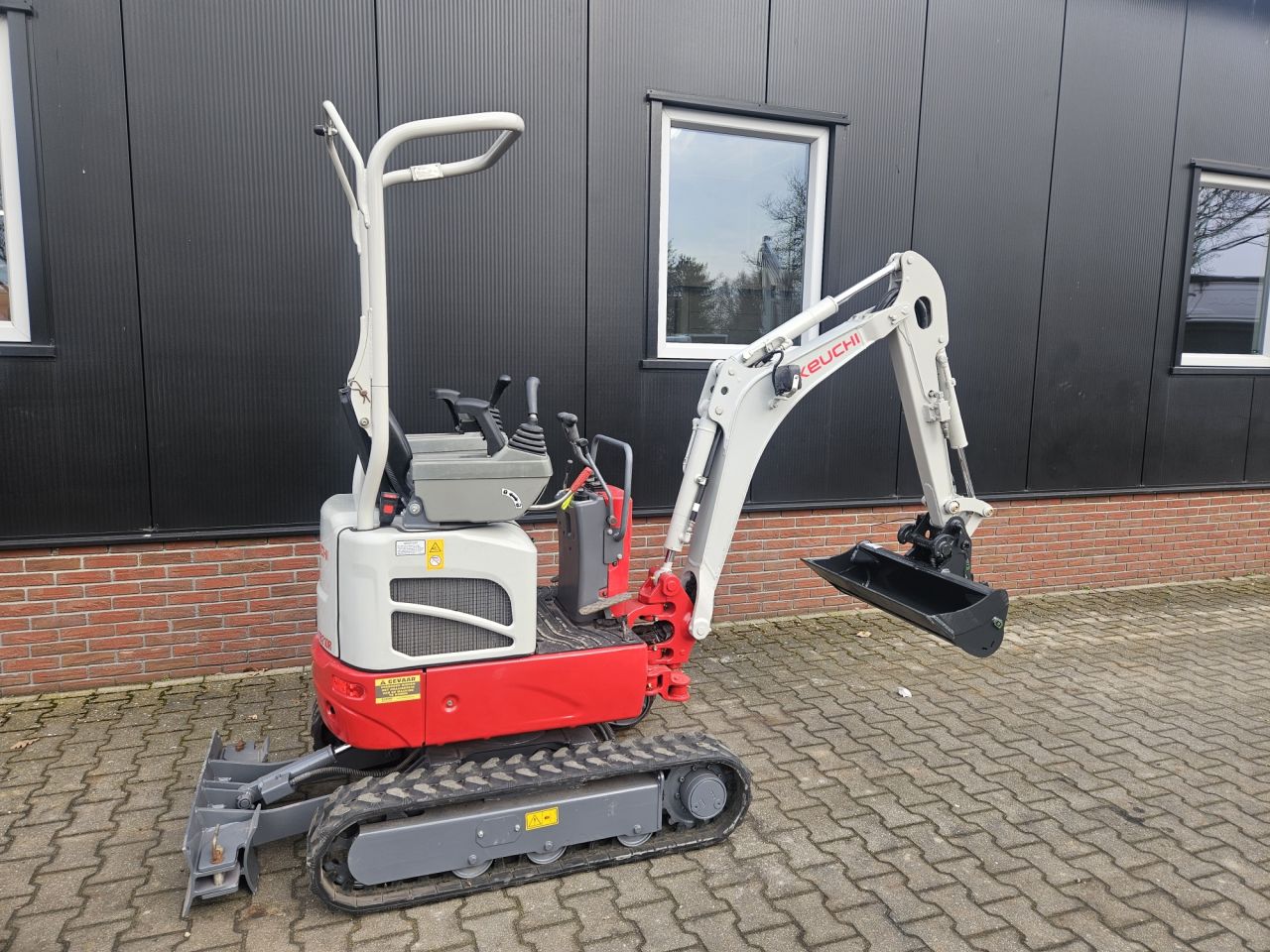 Takeuchi TB210R - 2023
