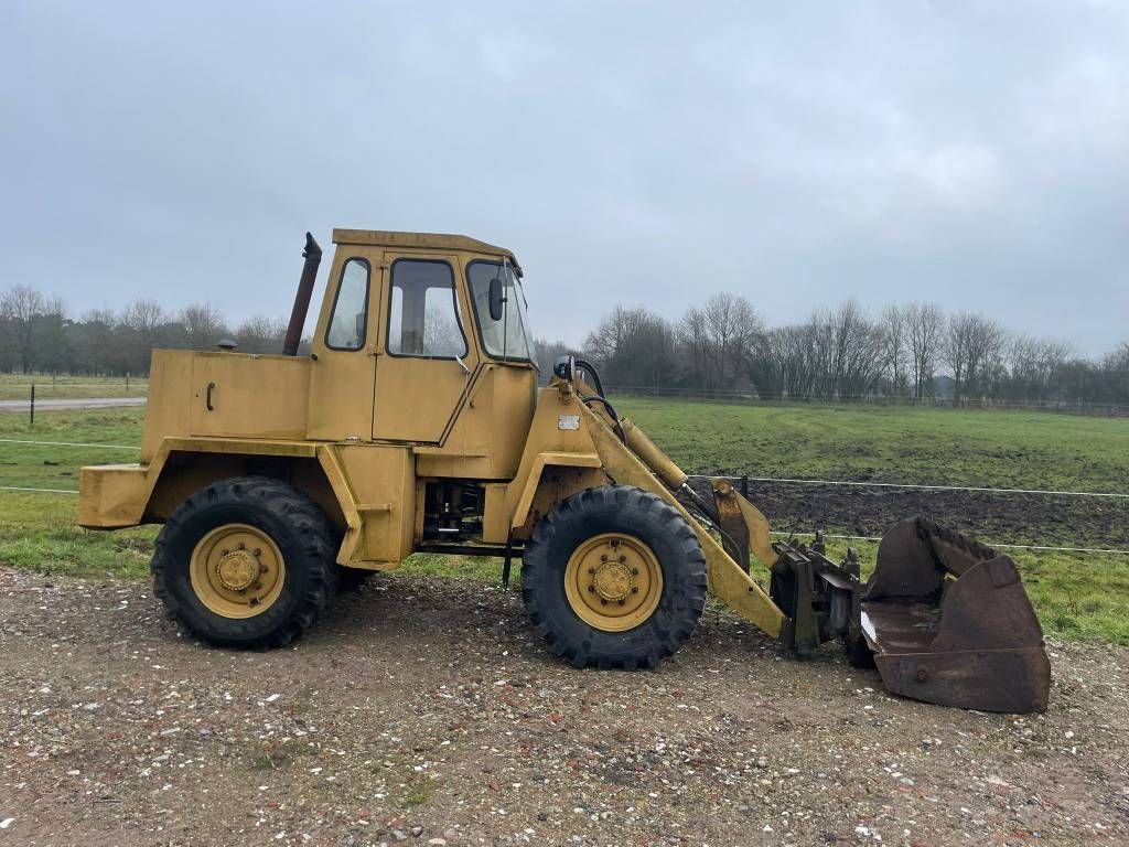 Schaeff 908 loader shovel
