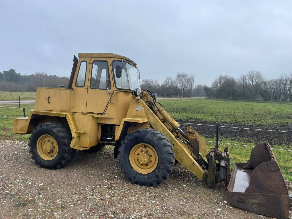 Schaeff 908 loader shovel