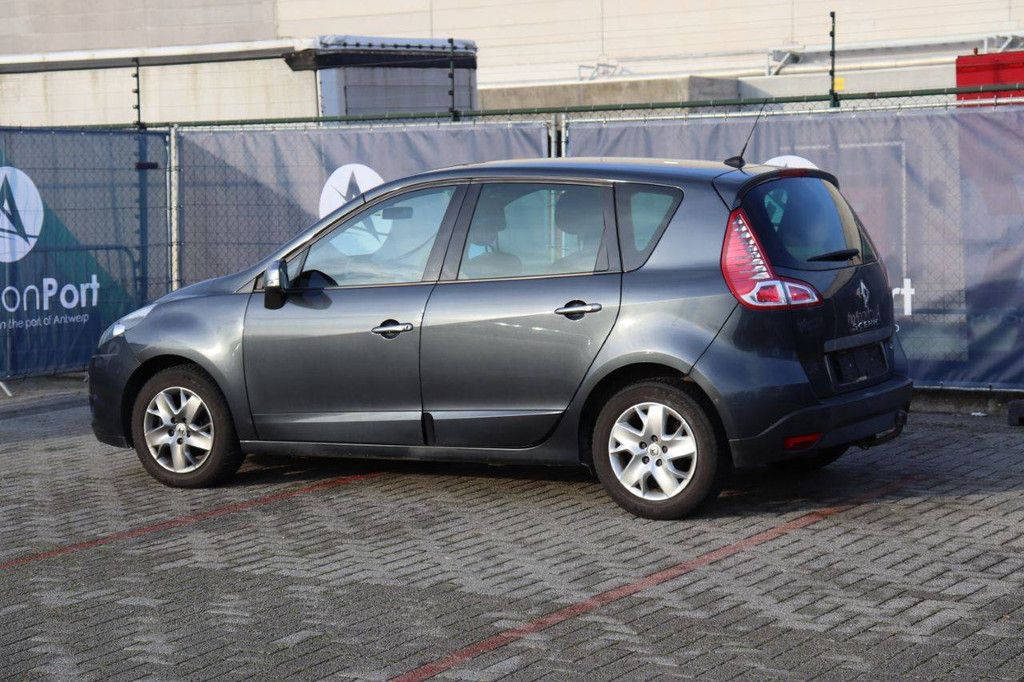 Passenger car Renault Scenic dCi Diesel 130 hp 2012 (Margin)