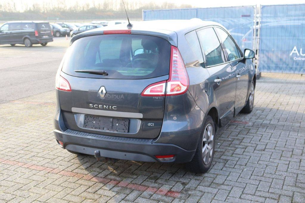 Passenger car Renault Scenic dCi Diesel 130 hp 2012 (Margin)
