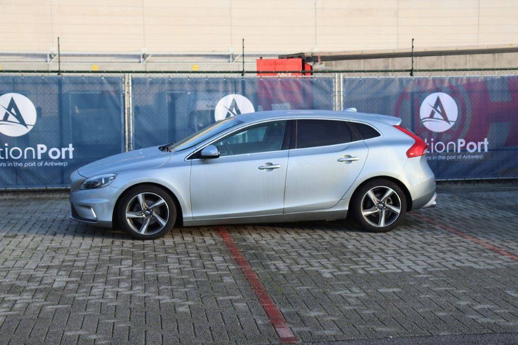 Pkw Volvo V40 Diesel 115 PS 2015 (Marge)
