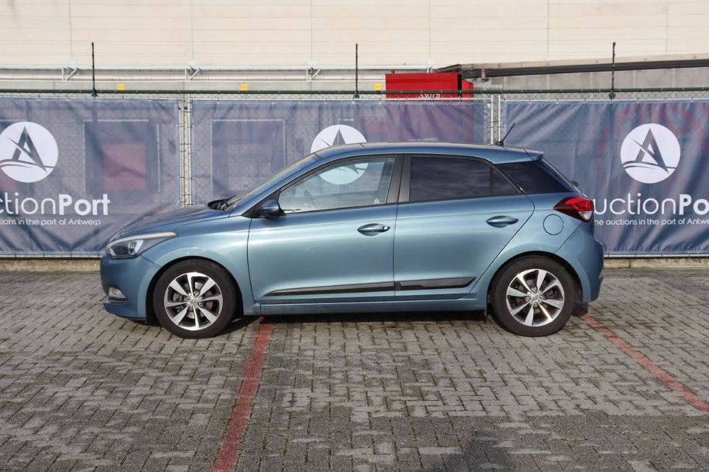 Passenger car Hyundai i20 Petrol 100 hp 2016 (Margin)