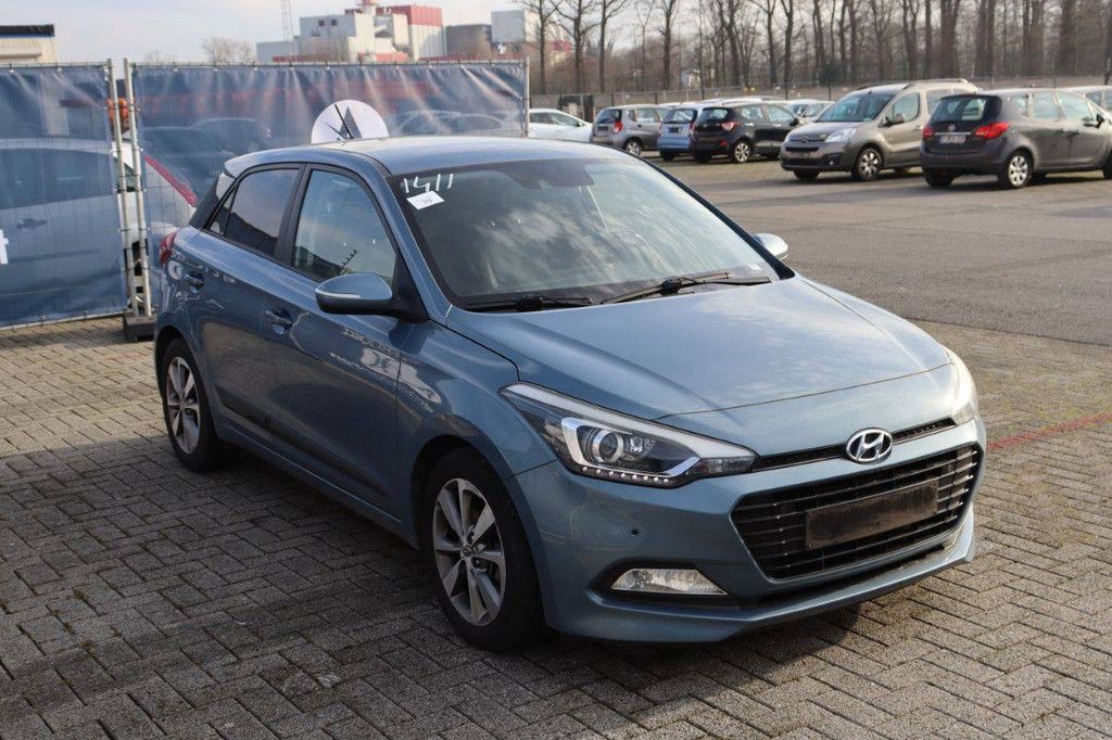 Passenger car Hyundai i20 Petrol 100 hp 2016 (Margin)