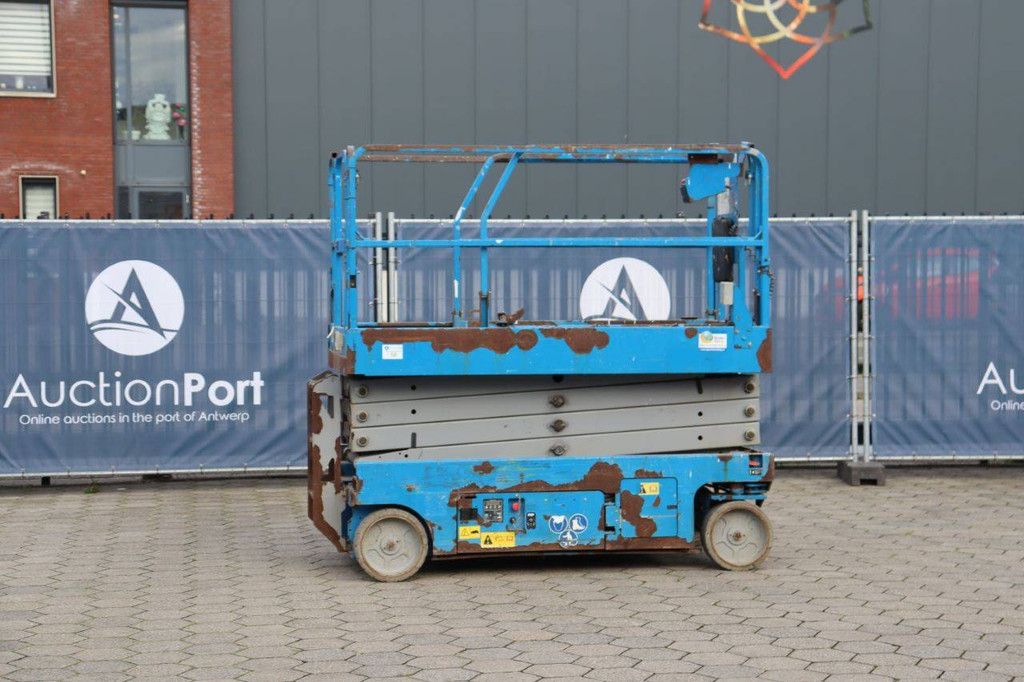 Scissor lift Genie GS-2646 Electric 9.92m 2013