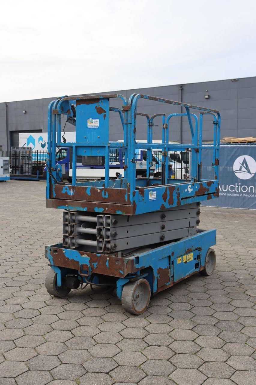Scissor lift Genie GS-2646 Electric 9.92m 2013