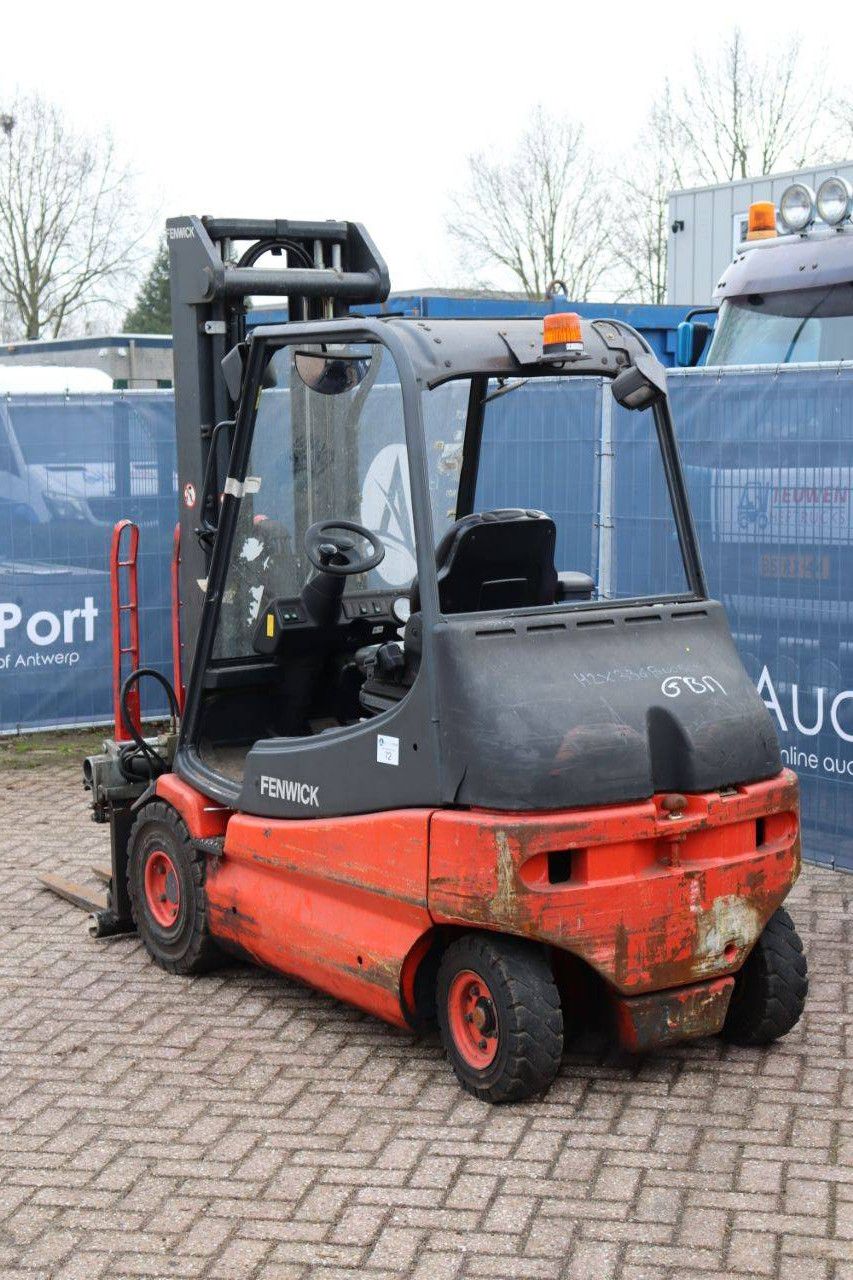 Gabelstapler Linde E25-02 Elektro 2500 kg 5,3 m 2011