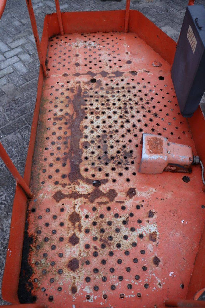 Hitachi HX99B-2 Diesel-Teleskoparbeitsbühne, 12,7 m, Baujahr 2007