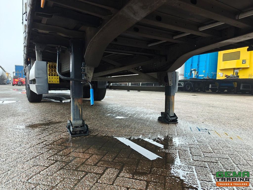 Schmitz Cargobull SCB S3 3-axle Schmitz - Sliding tarpaulin/roof - Disc brakes - Toolbox - 05/2026 MOT