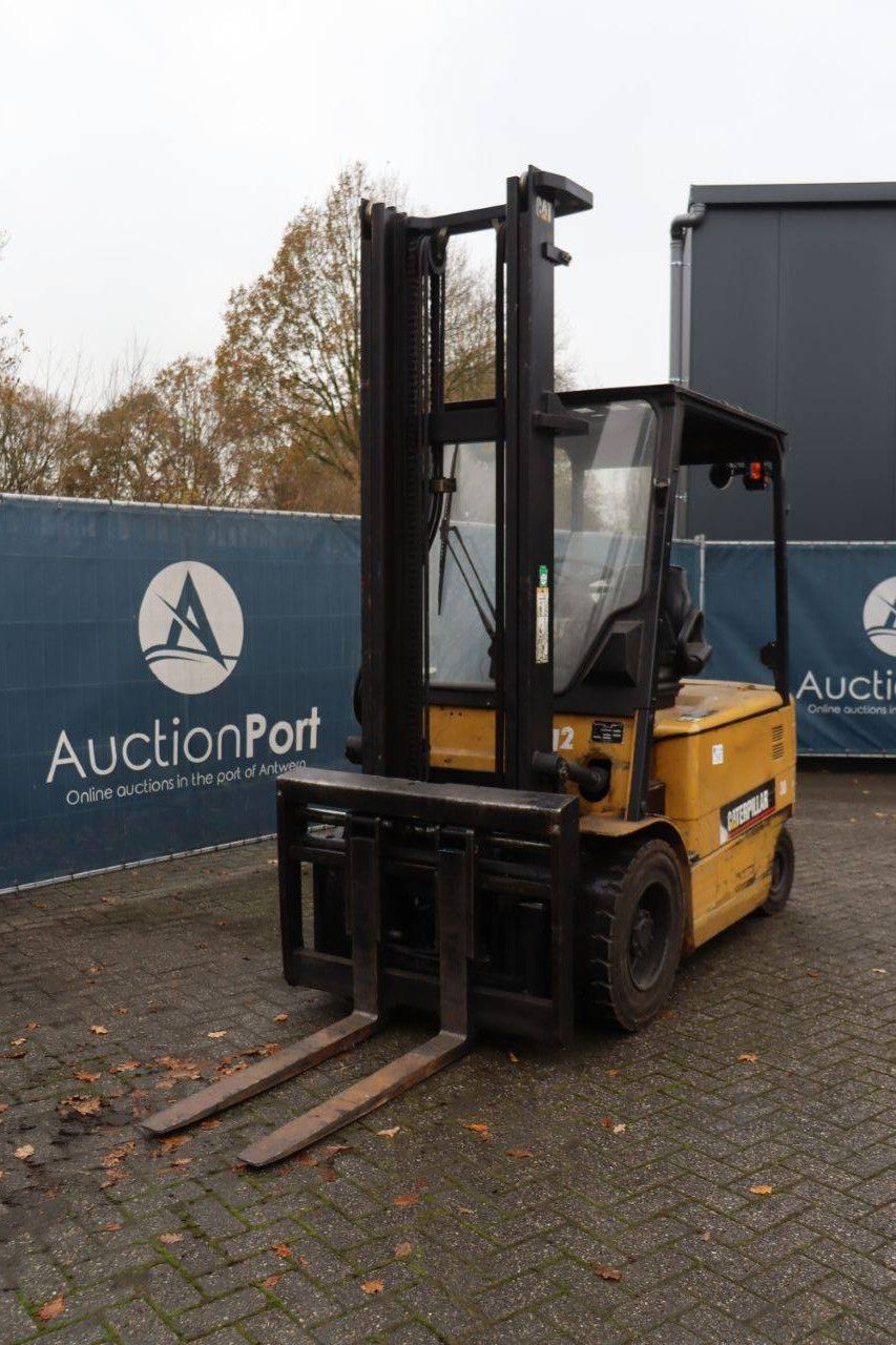 Gabelstapler Caterpillar EP30K Elektro 3000 kg