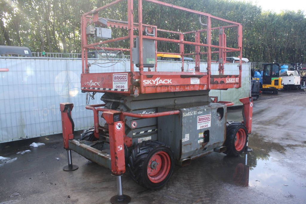 Scissor Lift Skyjack SJ6832RT Diesel 11.7m 2016