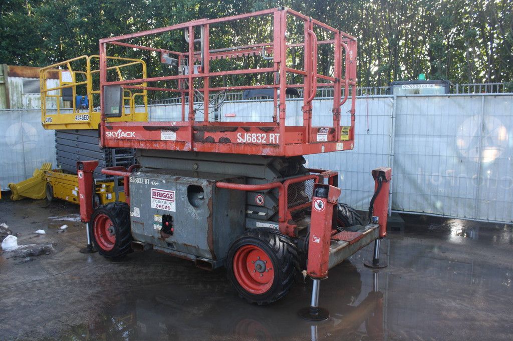 Scissor Lift Skyjack SJ6832RT Diesel 11.7m 2016