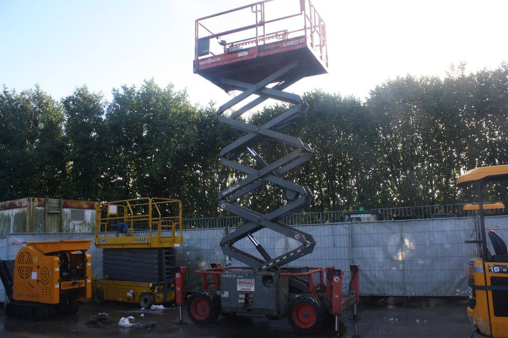 Scissor Lift Skyjack SJ6832RT Diesel 11.7m 2016