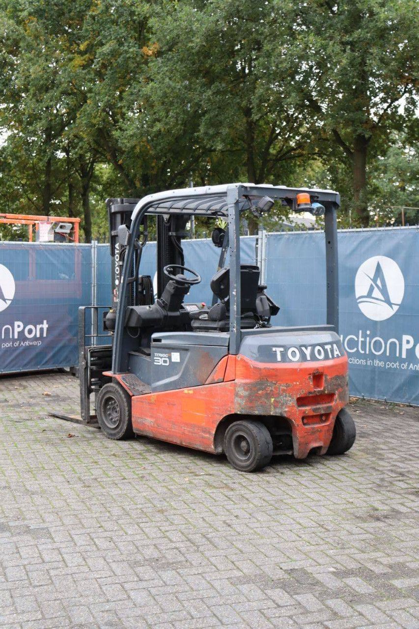 Toyota 8FBMT30 Elektro-Gabelstapler, 3000 kg, 4,7 m, Baujahr 2014