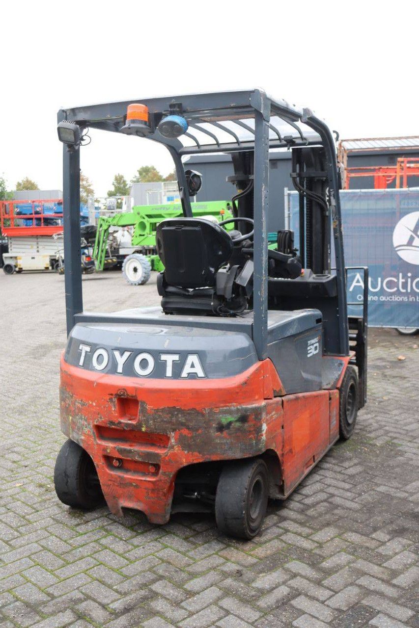 Toyota 8FBMT30 Elektro-Gabelstapler, 3000 kg, 4,7 m, Baujahr 2014